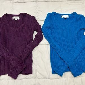 Y2K American Eagle sweaters complete with extra long sleeves 😉